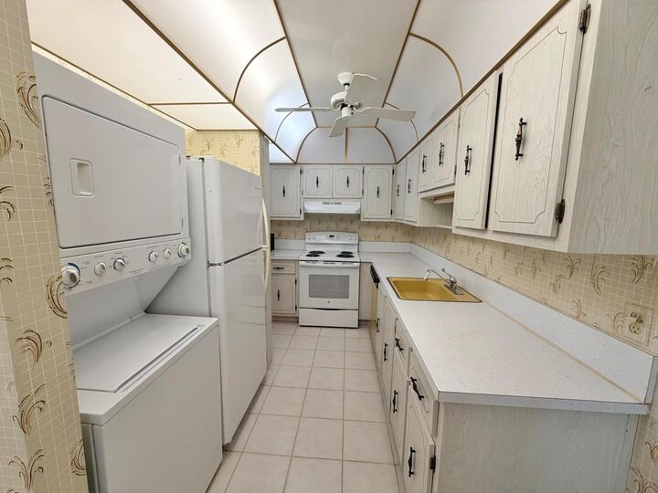 Property Photo: 1150 Mahogany Way 203 FL 33445