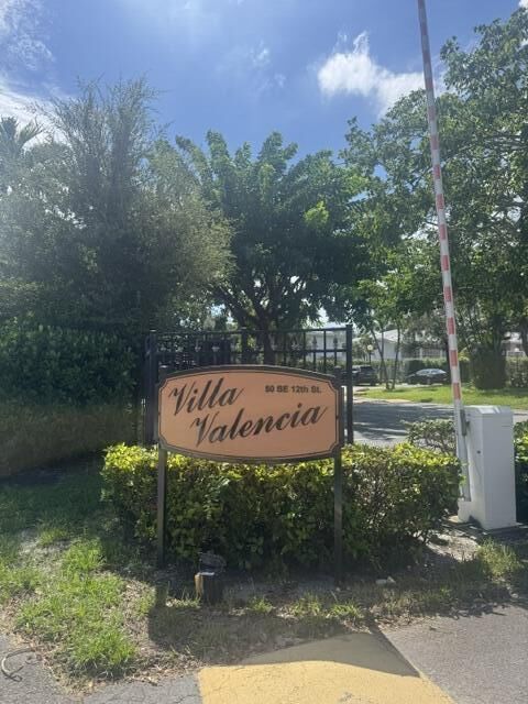 Property Photo:  50 SE 12th Street SE 1610  FL 33432 