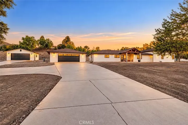 Property Photo:  1177 E La Loma Avenue  CA 93066 