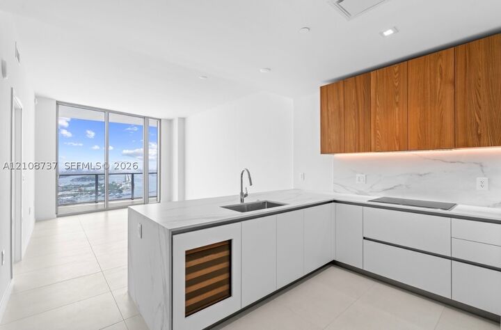Property Photo:  1400 Biscayne Blvd 3503  FL 33132 
