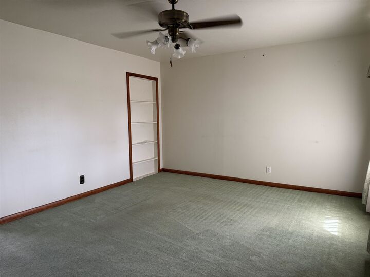 Property Photo: 815 S 15th St TX 77627