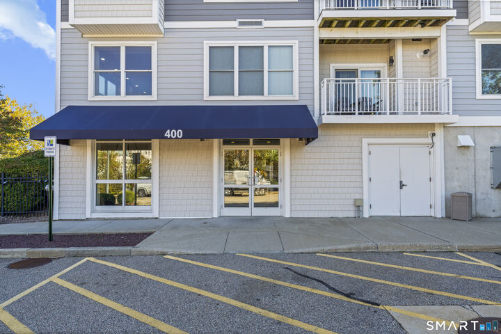 Property Photo:  400 Bank Street 205  CT 06320 