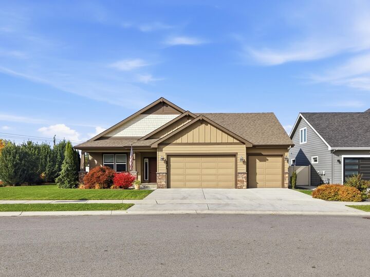 Property Photo:  1709 N Hood River Rd  WA 99019 