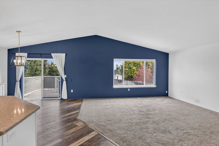 Property Photo: 3109 Silverthorn Ln WA 99004