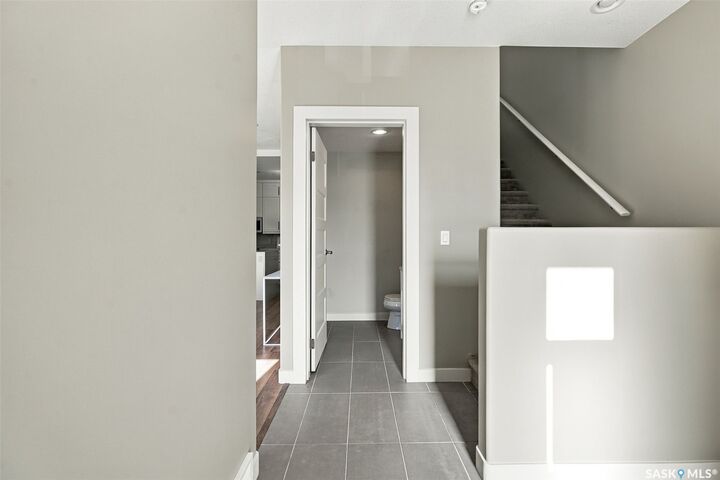 Property Photo:  103 Willis Crescent 20  SK S7T 0X9 