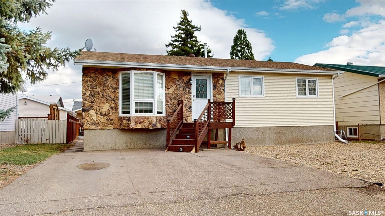 Property Photo:  108 Griffin Street  SK S0N 1N0 