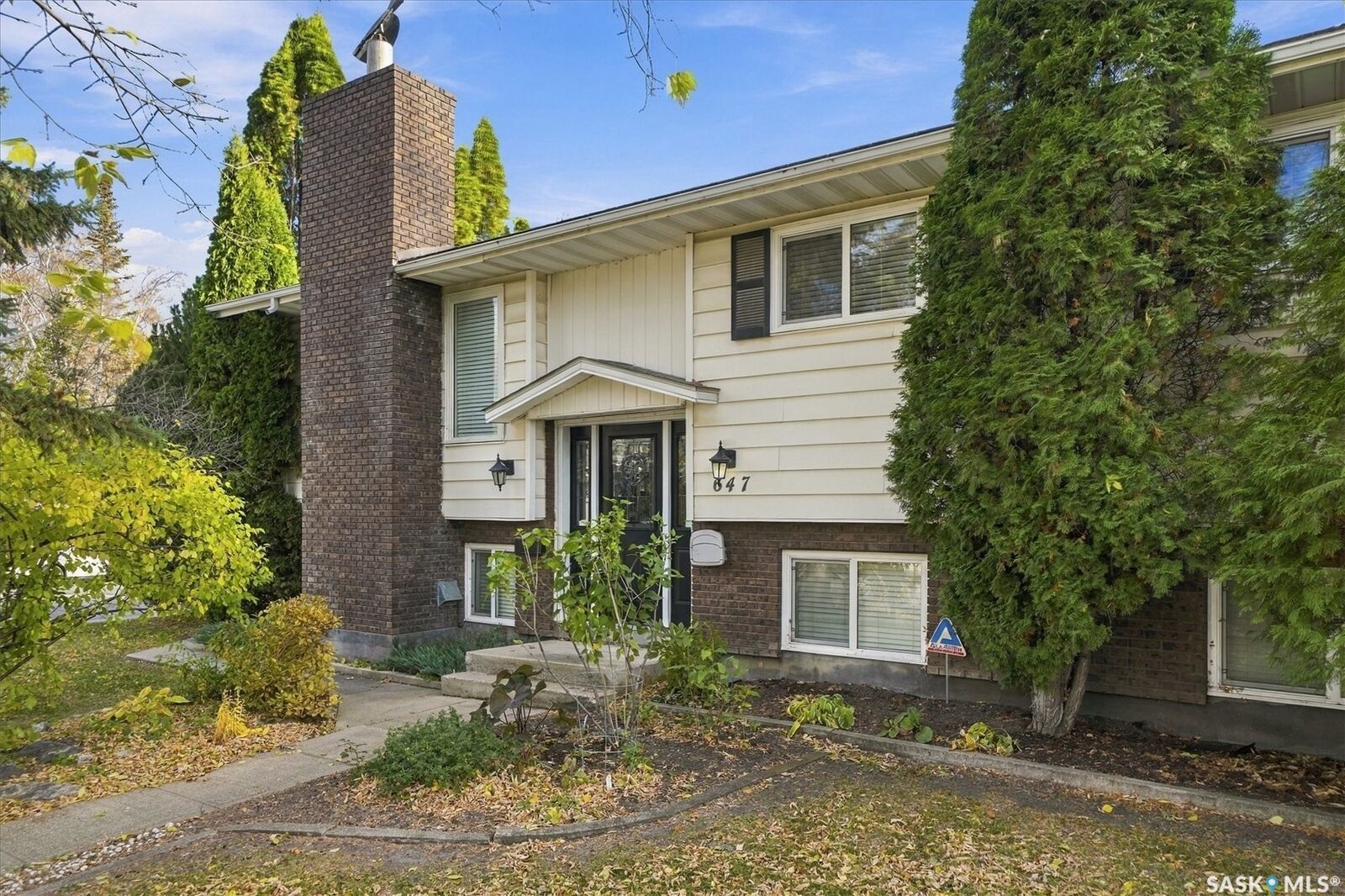 Property Photo:  647 Redberry Road  SK S7K 4S4 