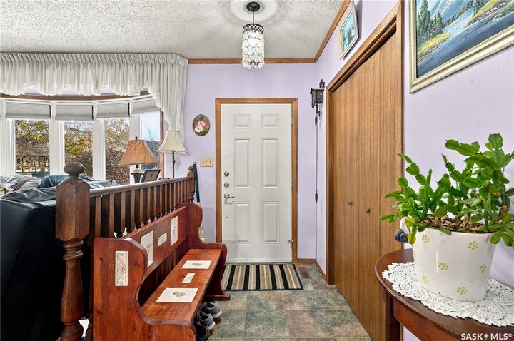 Property Photo:  374 Thain Crescent  SK S7K 6N7 