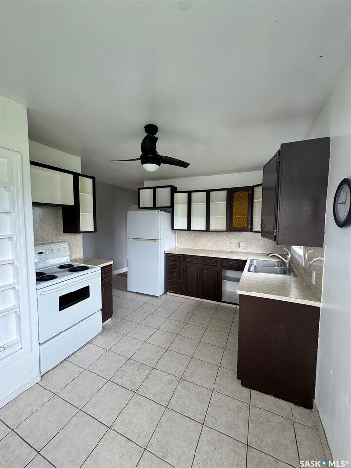 Property Photo:  603 5th Avenue  SK S0C 1G0 