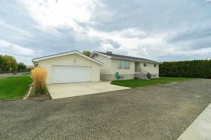 Property Photo: 511 W 45th Ave WA 99337