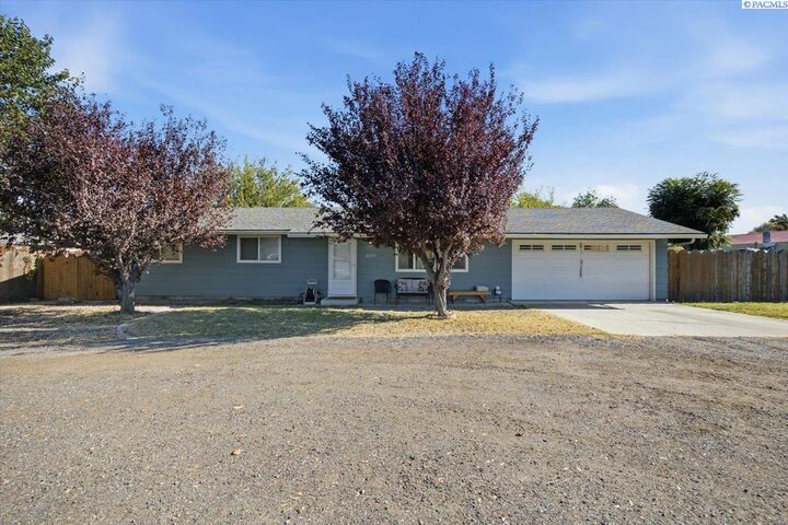 Property Photo:  2205 S Washington St  WA 99337 