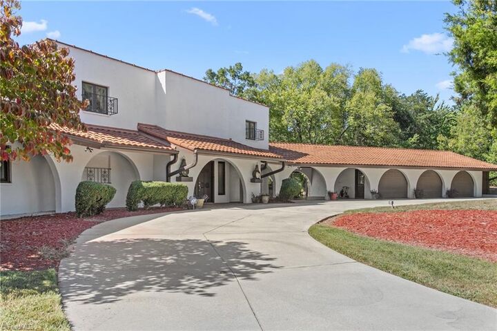 Property Photo:  1900 La Vista Drive  NC 27265 