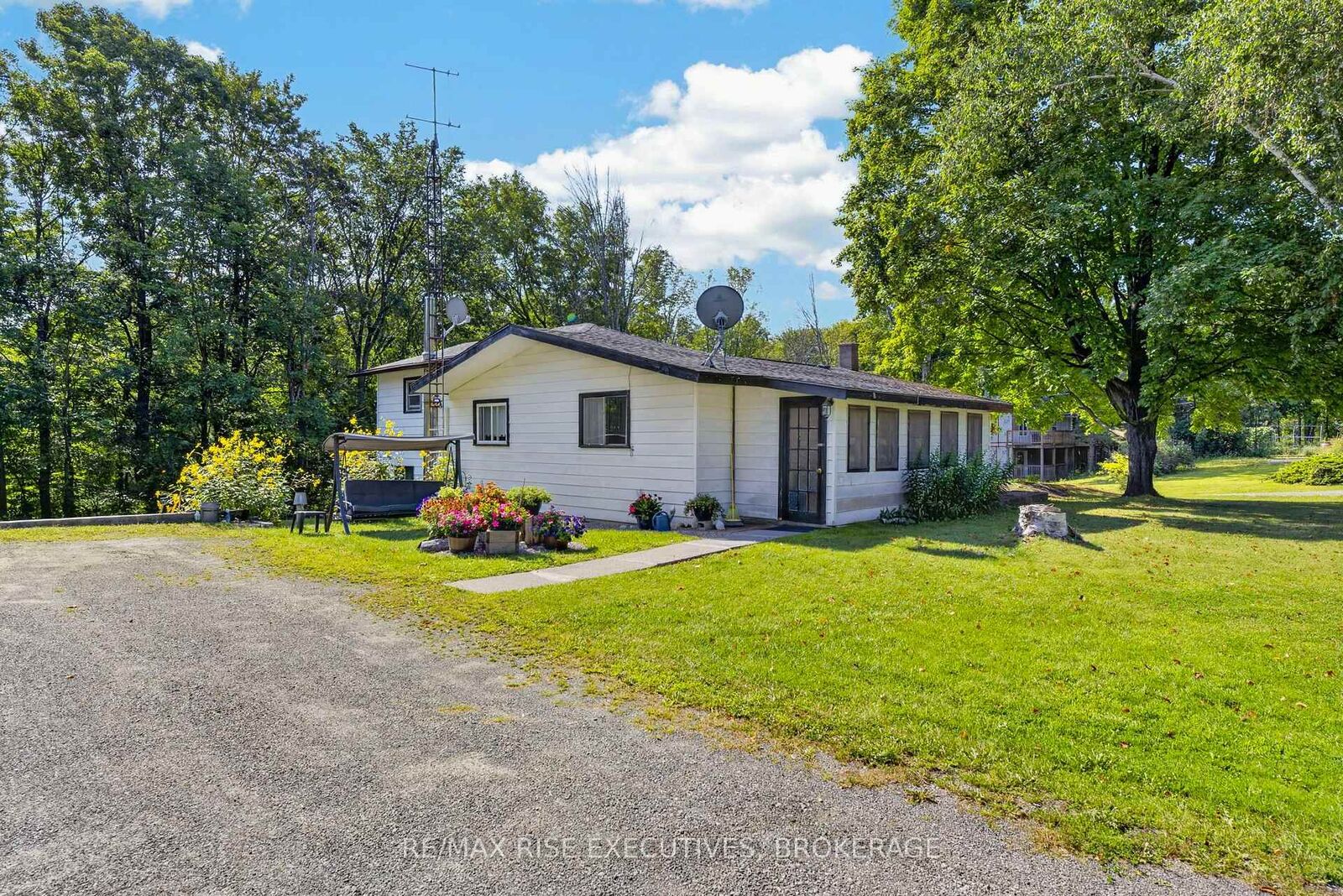 Photo de la propriété:  6900 Perth Road  ON K0H 2L0 