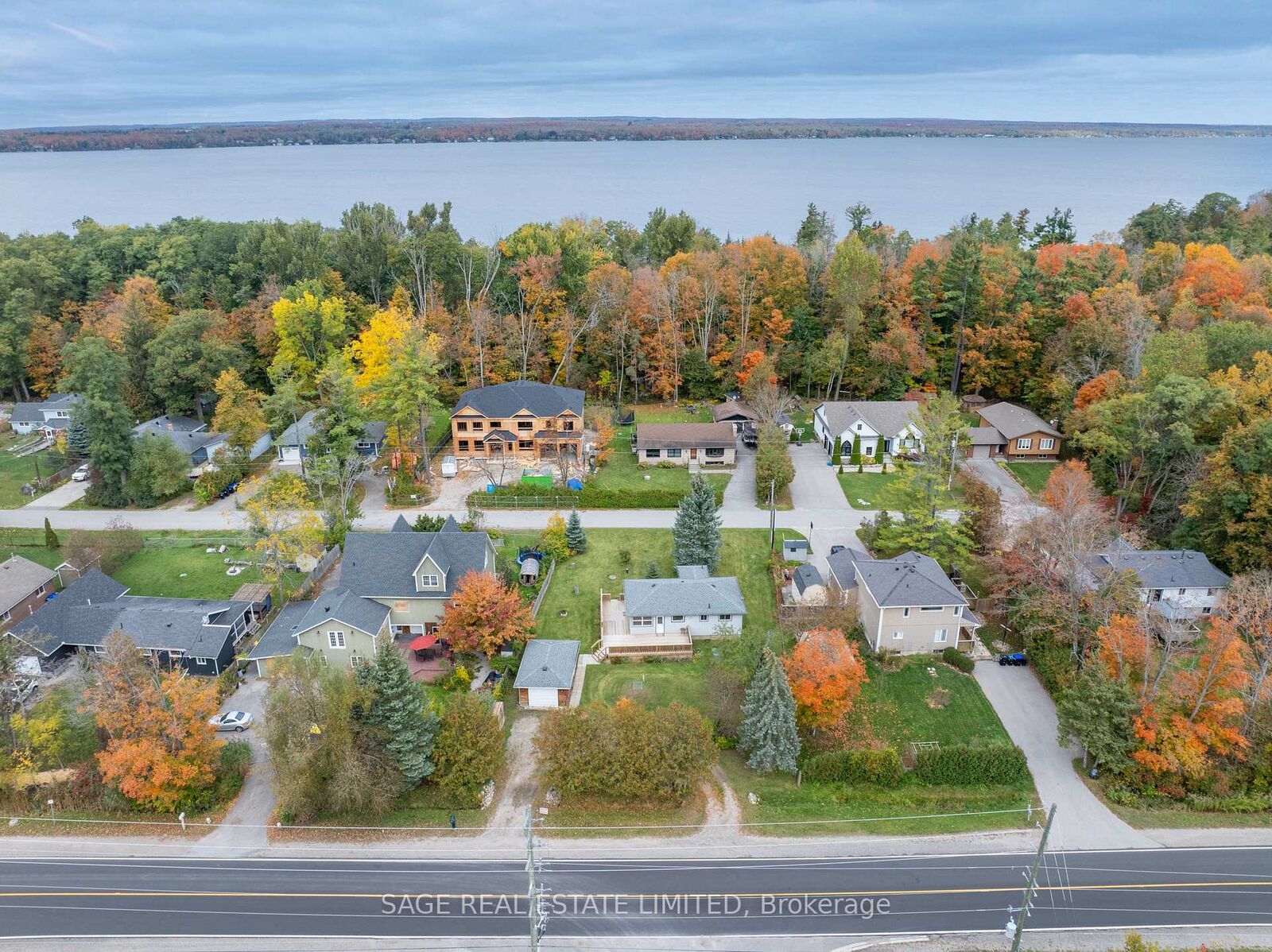 Photo de la propriété: 256 Big Bay Point Road ON L9S 2P6