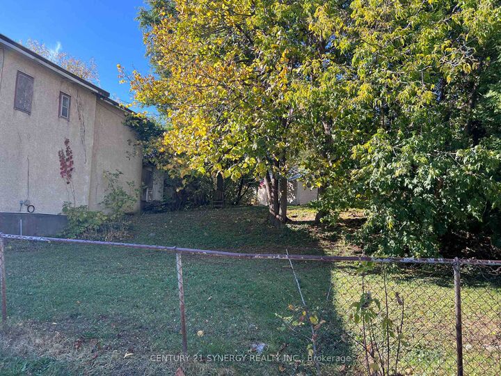 Photo de la propriété: 52 &Amp 50 Stonehurst Avenue W ON K1Y 1R4