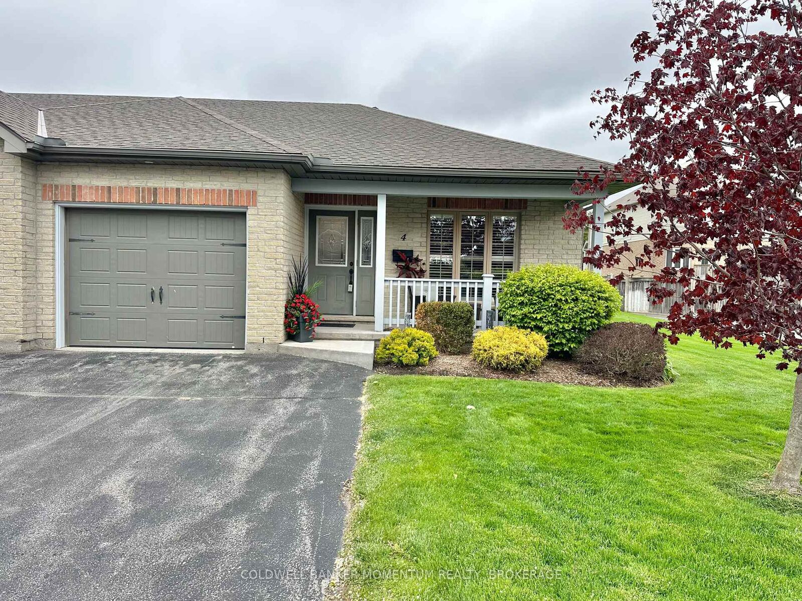 Property Photo:  409 Queen Street 4  ON N3Y 0A1 