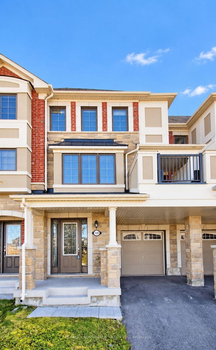 Property Photo:  109 McAlister Avenue  ON L4S 0L2 
