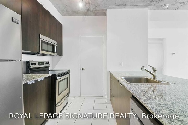 Property Photo: 400 Wellington Street W 904 ON M5V 0B5