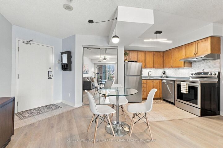 Property Photo:  650 Queens Quay N/A W 1102  ON M5V 2Y7 