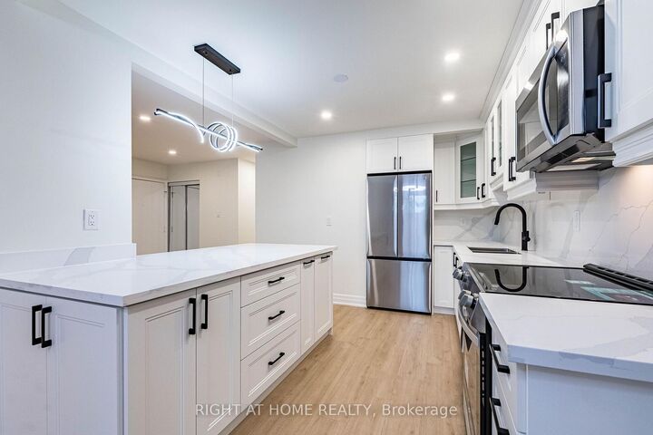 Photo de la propriété: 6797 Formentera Avenue 75 ON L5N 2L6