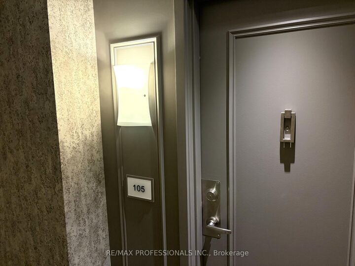 Property Photo:  95 La Rose Avenue 105  ON M9P 3T2 