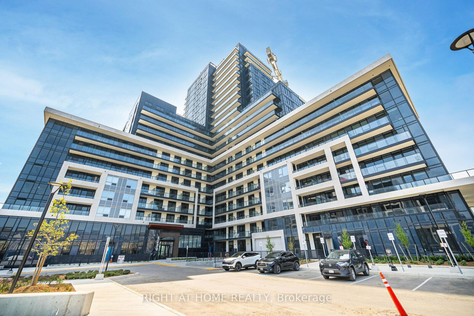 Property Photo:  3220 William Coltson Avenue 1806  ON L6H 7X9 