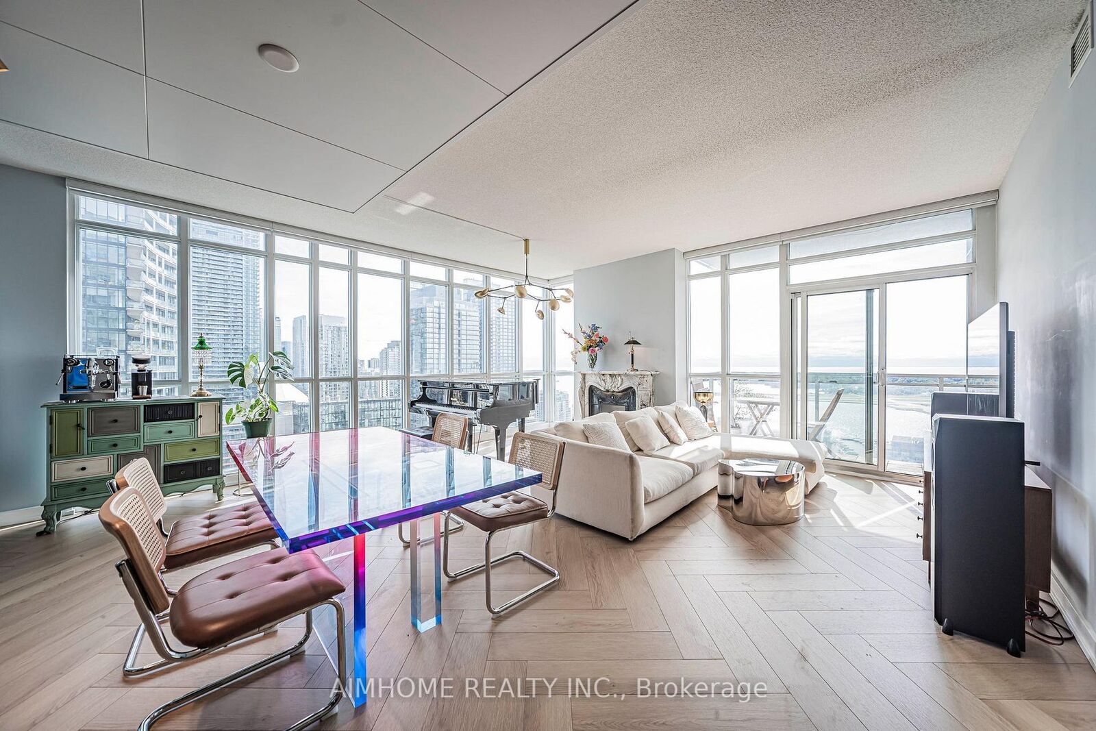 Property Photo:  15 Iceboat Terrace 3206  ON M5V 4A5 