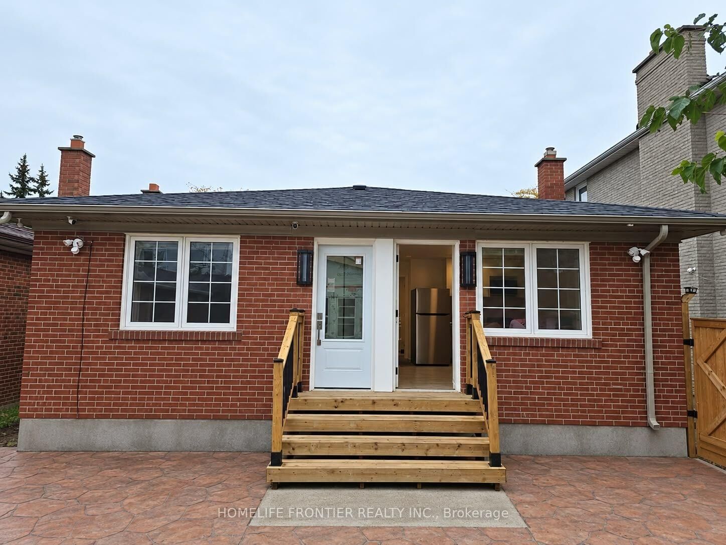Property Photo:  99 Regent Road Unit 4  ON M3K 1H2 
