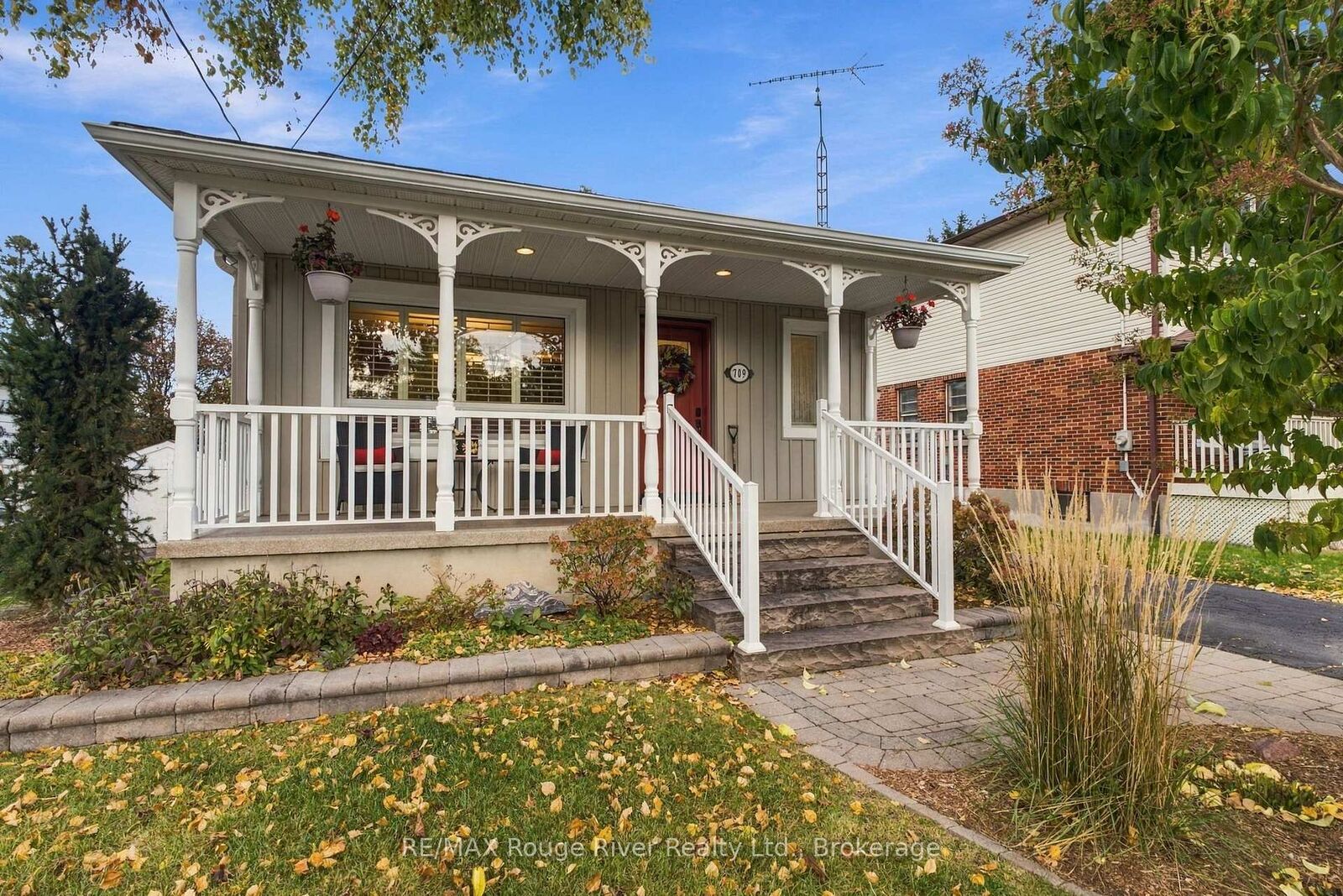 Property Photo:  709 Athol Street  ON L1N 4A1 
