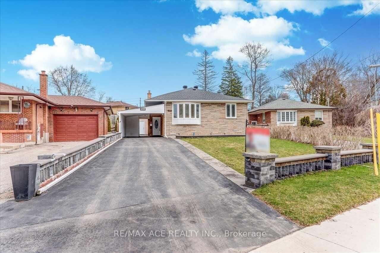 Property Photo:  137 Janray Drive Main  ON M1G 1Y8 