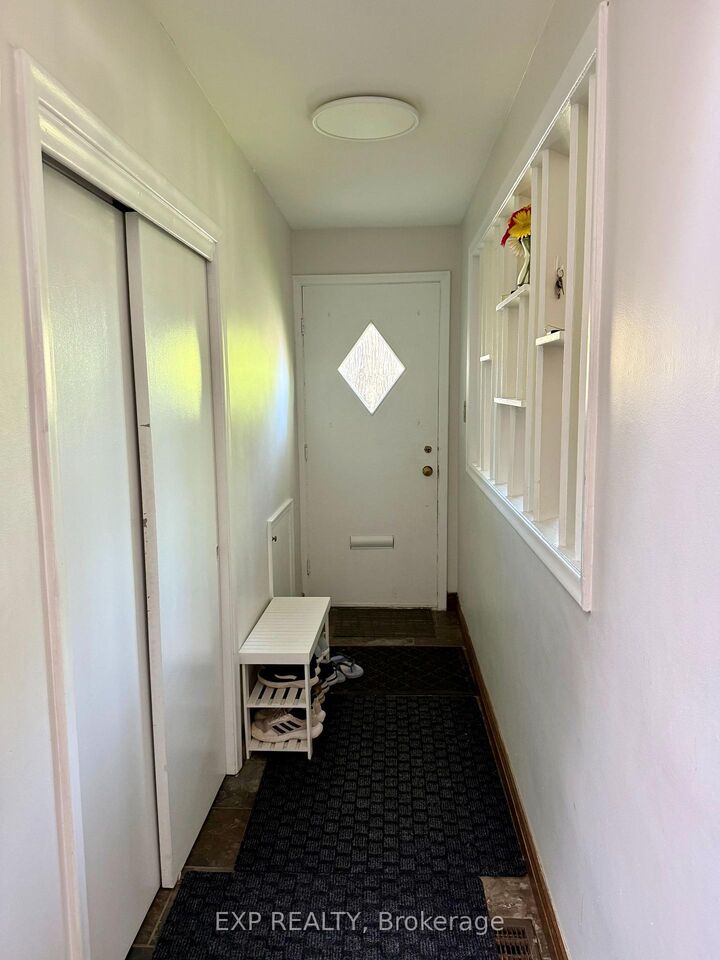 Property Photo:  6 Mid Pines Road Upper  ON M1G 2L6 