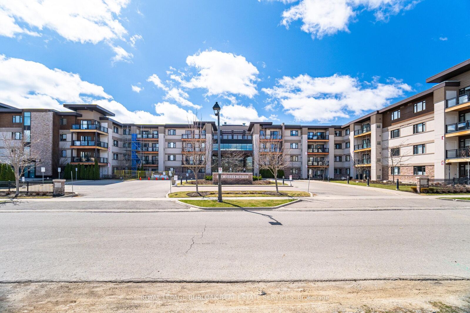 Property Photo:  128 Garden Drive 418  ON L6K 0H7 