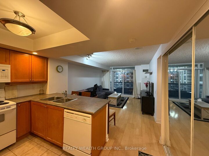 Property Photo:  15 Northtown Way 1017  ON M2N 7A2 
