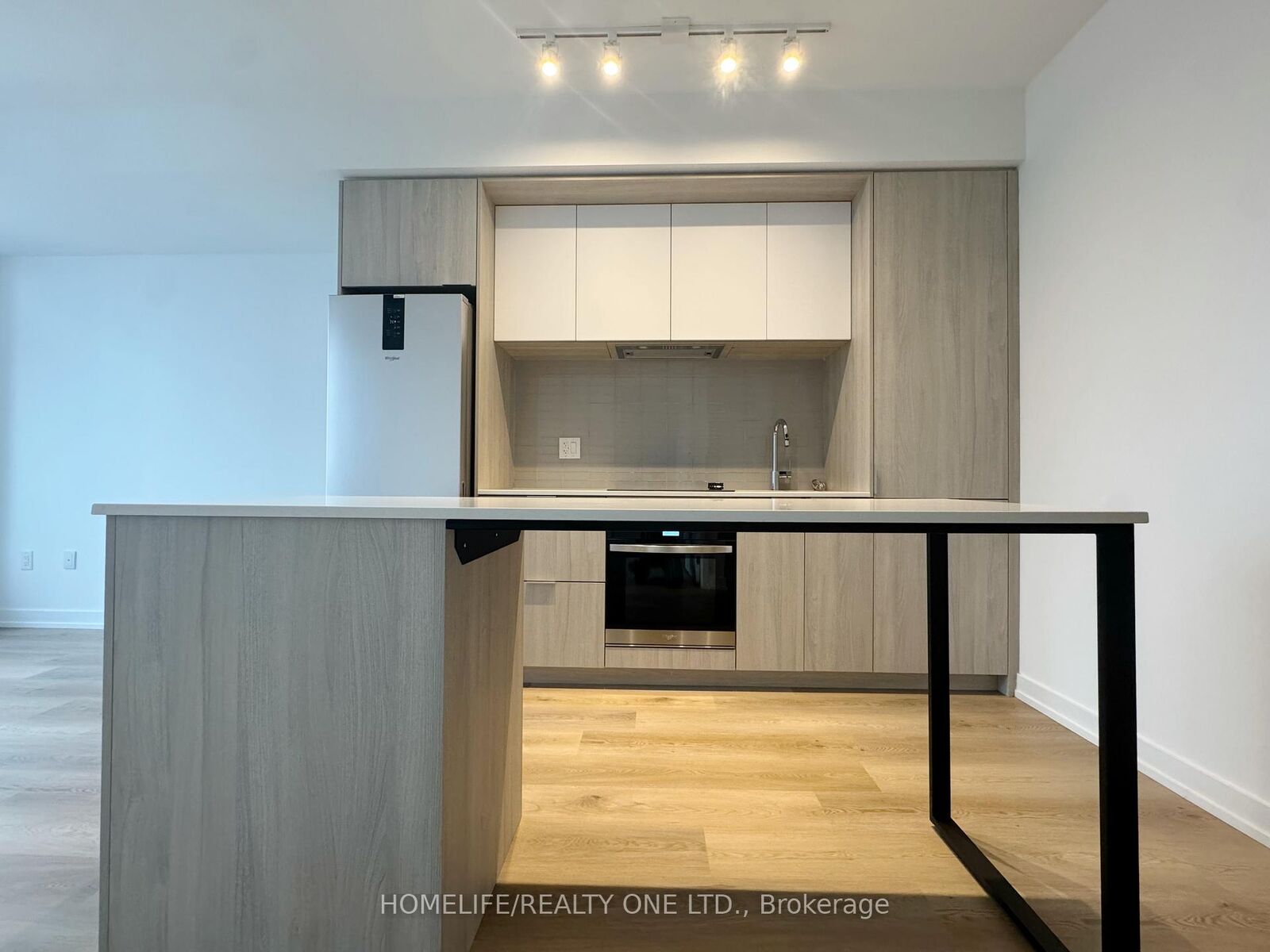 Property Photo:  395 Square One Drive 3302  ON L5B 0P6 