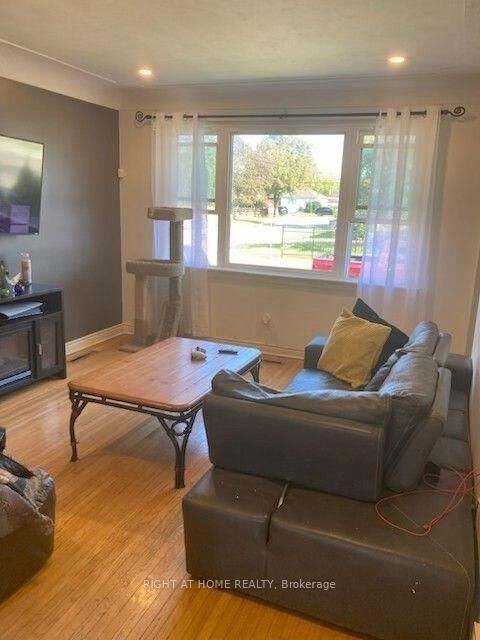 Property Photo:  110 Howard Avenue  ON L9A 2W7 