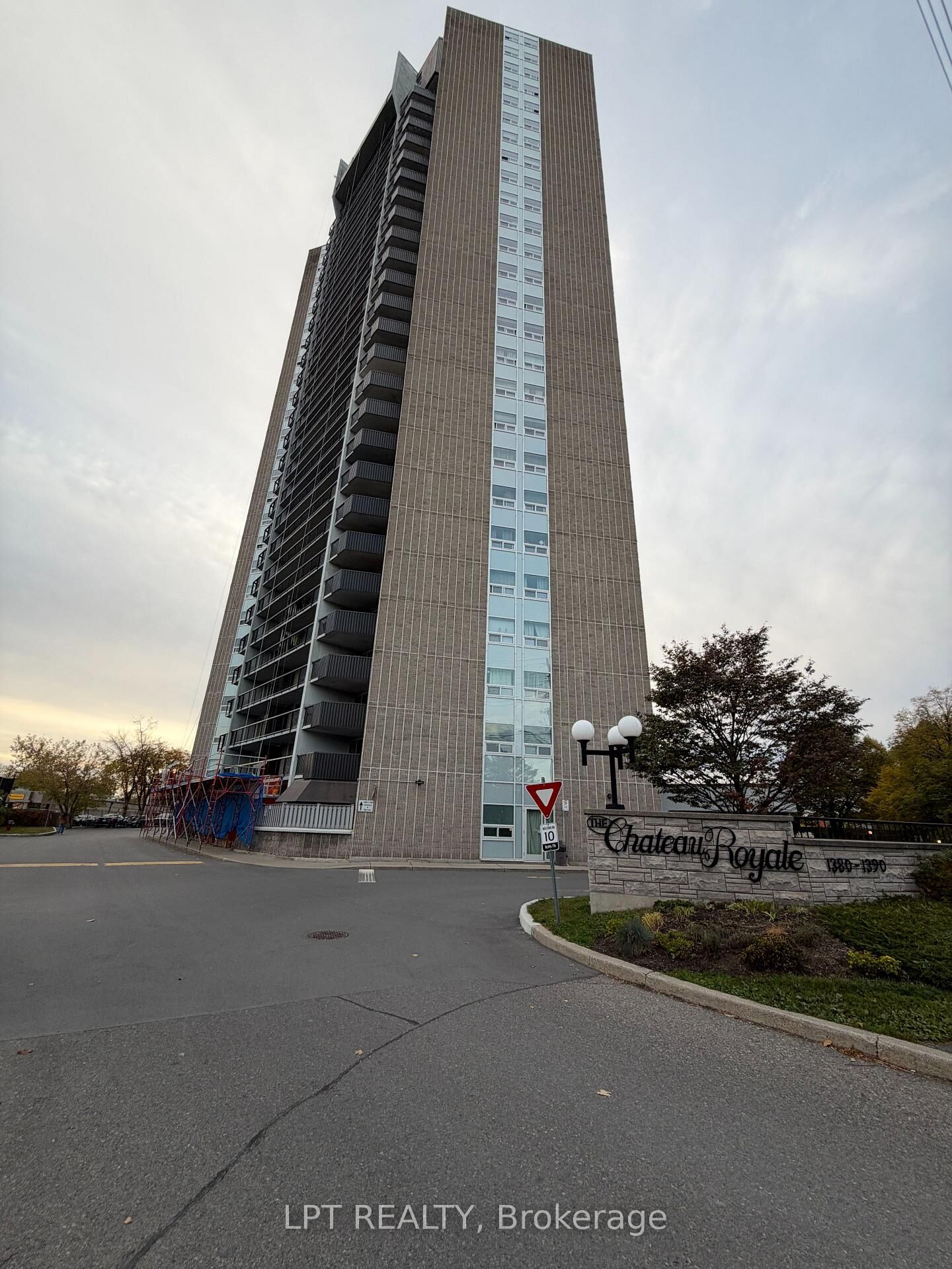 Property Photo:  1380 Prince Of Wales Drive S 510  ON K2C 3N5 