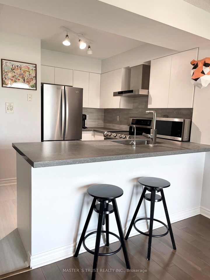 Property Photo:  28 Harrison Garden Boulevard 801  ON M2N 7B5 