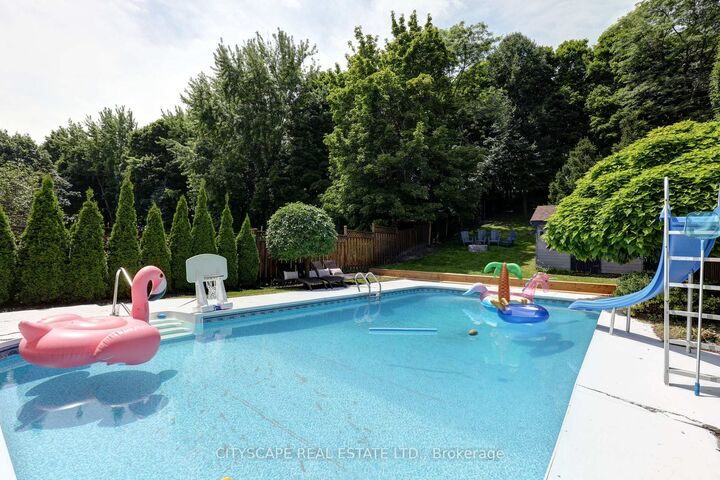 Property Photo: 137 Ravenscroft Road Main Floor ON L1T 1X3
