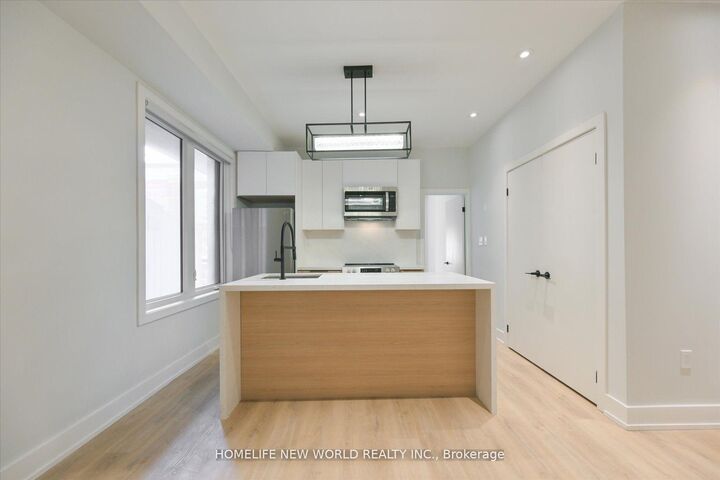 Property Photo:  995 Dufferin Dufferin Street Main  ON M6H 4B2 