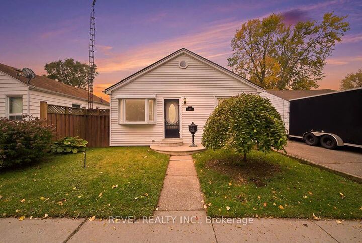 Property Photo:  69 Sixth Avenue  ON N3S 1A8 