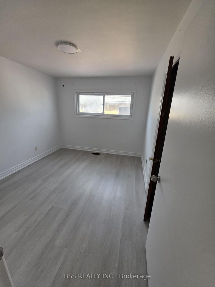 Property Photo: 88 Southampton Drive ON M1K 4V7