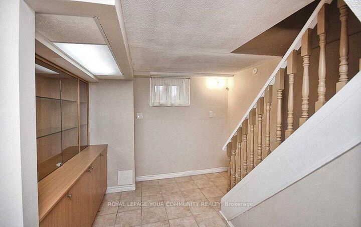 Property Photo:  25 Rockport Crescent Lower  ON L4C 2L5 