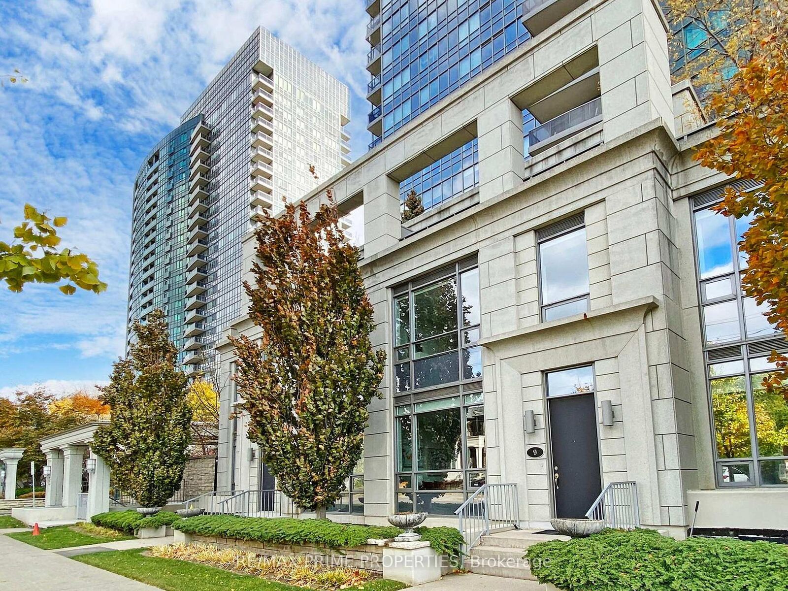 Property Photo:  9 Greenview Avenue  ON M2M 0A3 