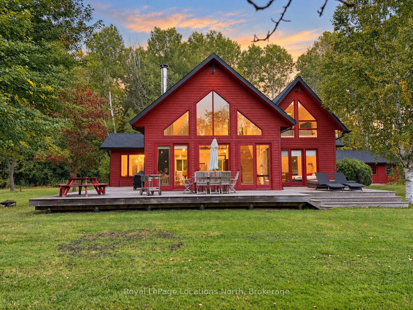 Property Photo:  21 Buckingham Boulevard  ON L9Y 3Y9 