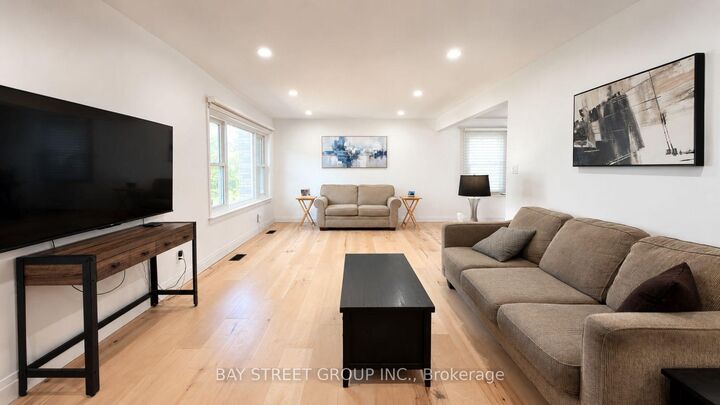 Property Photo:  3 Parkside Drive  ON N4G 4A1 