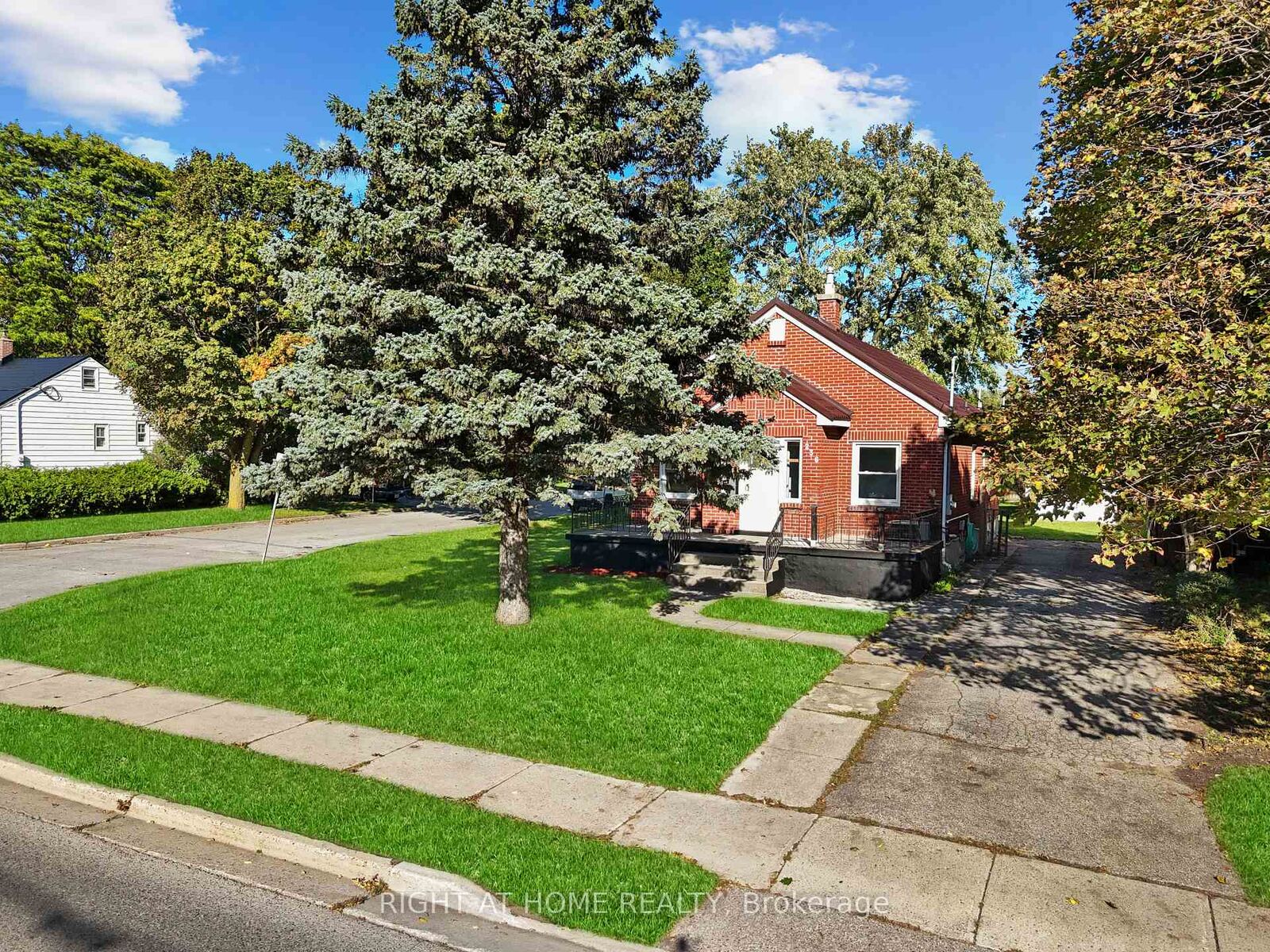 Property Photo:  236 Highbury Avenue N  ON N5Z 2W7 
