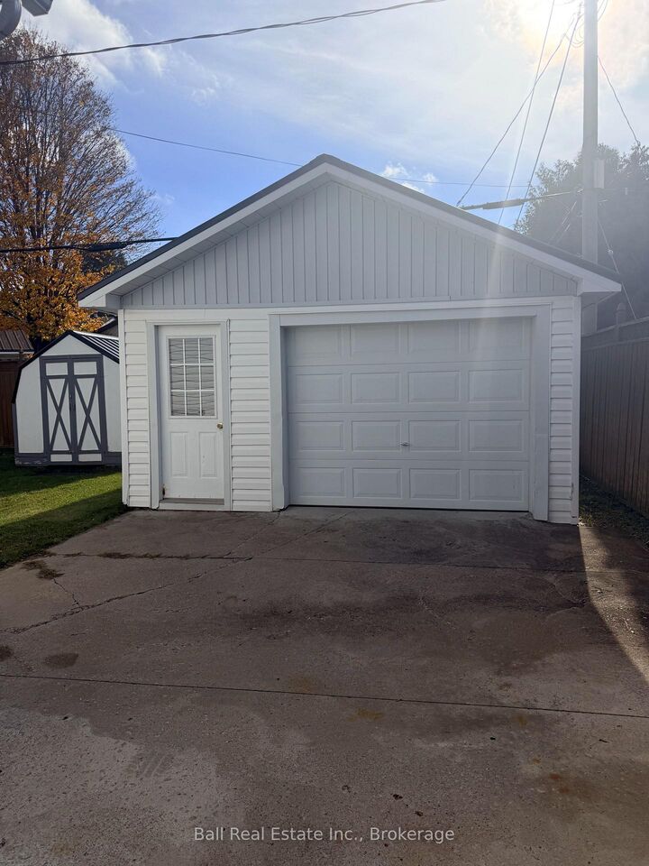 Property Photo:  21 Larch Street  ON K0L 1M0 