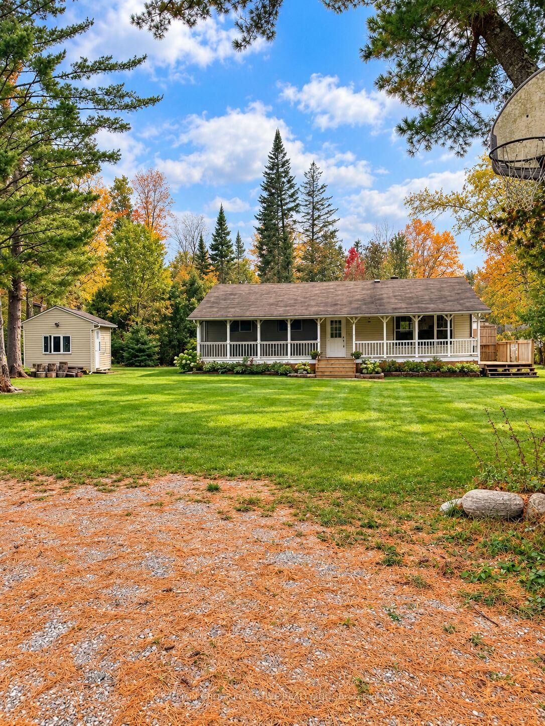 Property Photo:  52 Grandview Crescent  ON L0L 2E0 