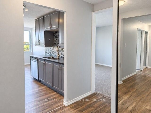 Property Photo:  200 Jamieson Parkway 615  ON N3C 4B5 