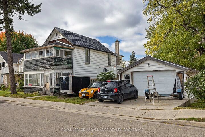 Property Photo:  308 Brock Street  ON K7G 1K6 
